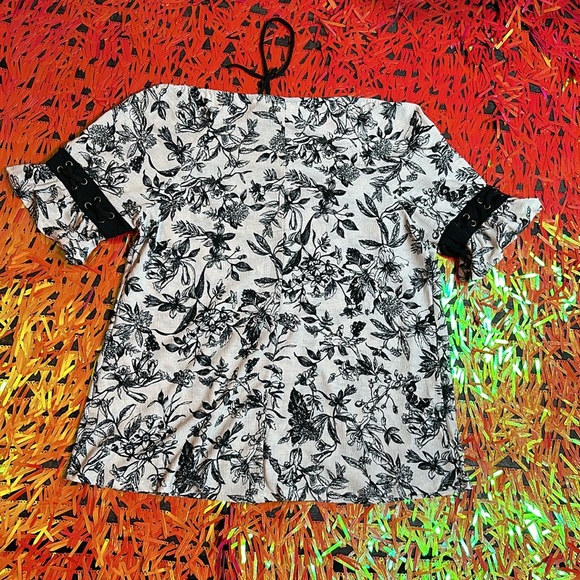 Naïf Flowy Foral Pattern Blouse - Picture 6 of 8